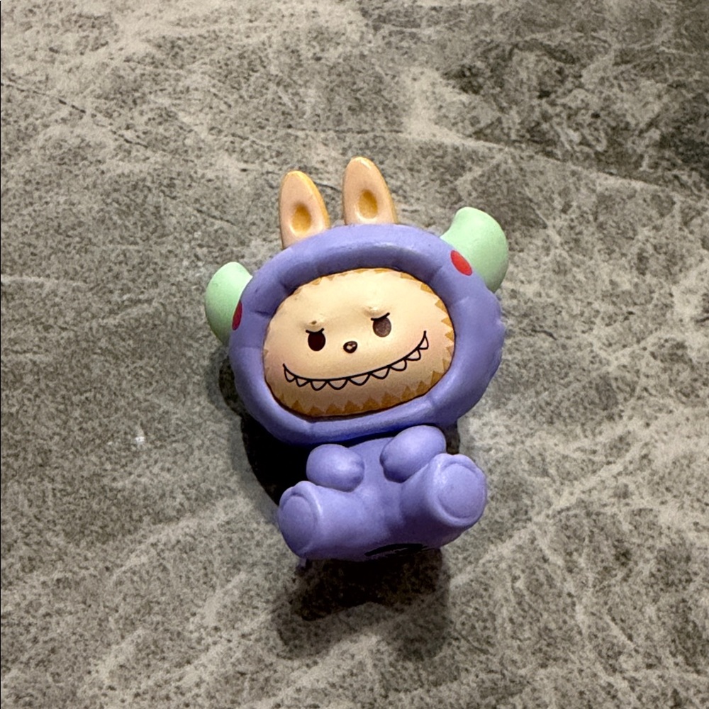 POPMART - Labubu PopBean Figurine